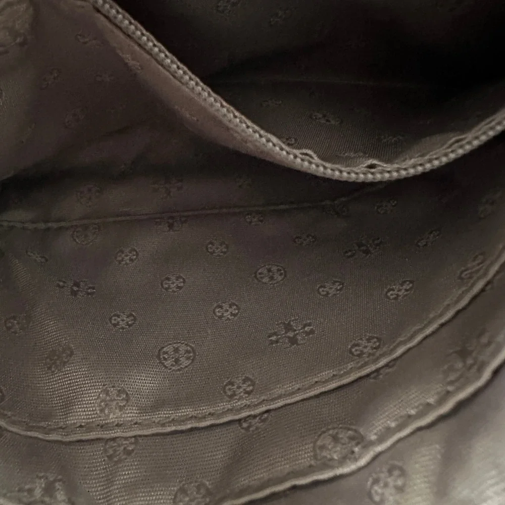 Tory Burch Britten Pebbled Leather Wristlet Taupe Gray Silver Logo L-Zip Clutch